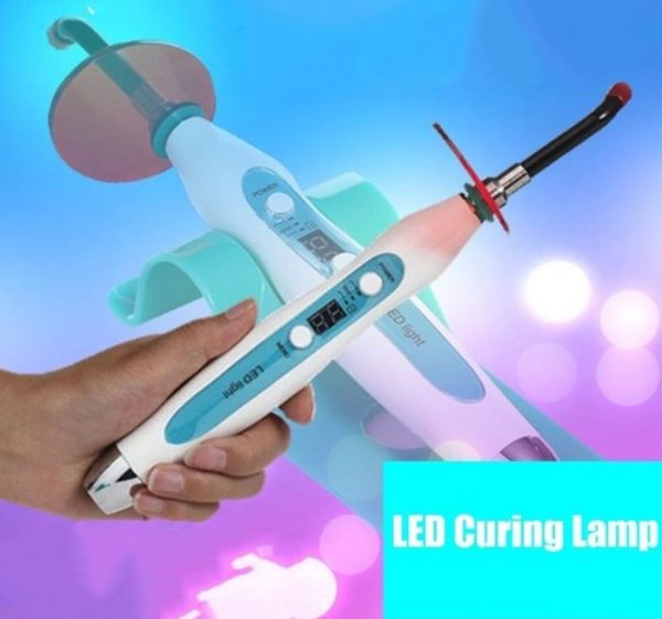 Lampada LED per fotopolimerizzazione dei compositi Lampada LED per fotopolimerizzazione dei compositi