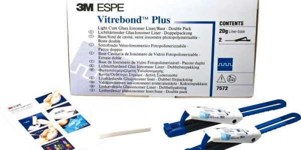 Vitrebond Plus 3M Cemento Vetroionomero Fotopolimerizzabile 2 Clicker da 10 gr - 7572